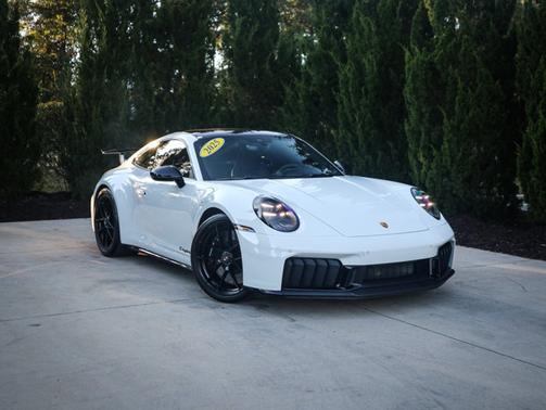 2025 Porsche 911 Carrera 4 GTS