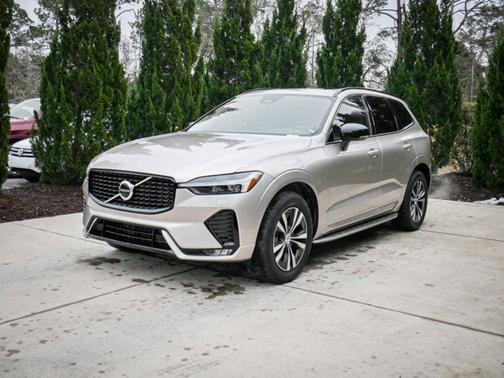 2024 Volvo XC60 Core Dark Theme