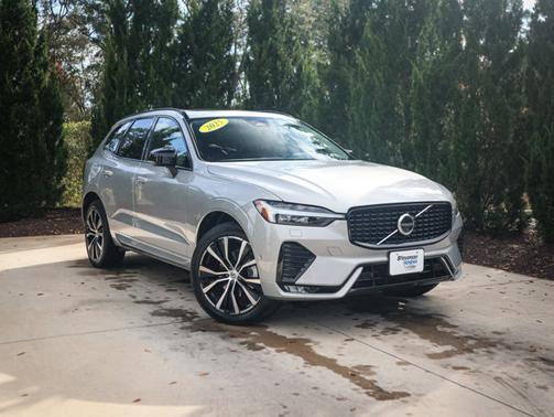 2025 Volvo XC60 Plus