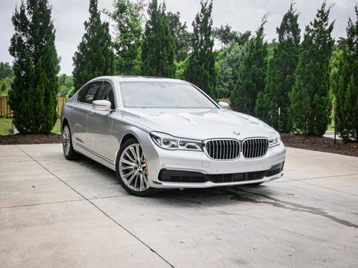 2019 BMW 750 i
