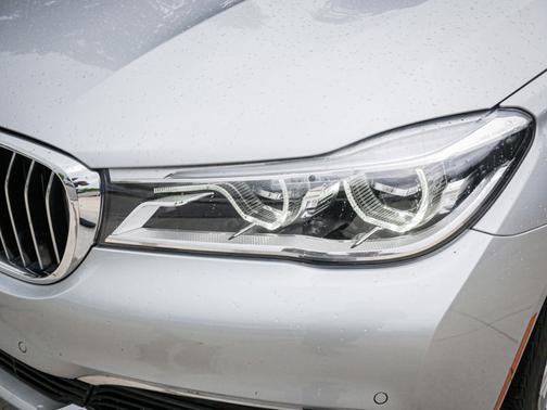 2019 BMW 750 i