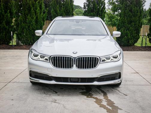 2019 BMW 750 i