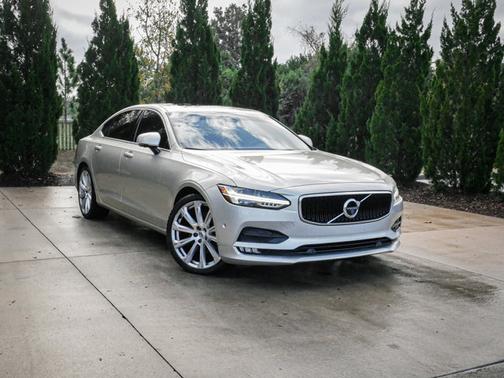 2018 Volvo S90 T5 Momentum
