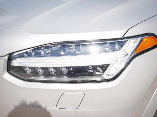 2024 Volvo XC90 Recharge Plug-In Hybrid Ultimate Bright Theme