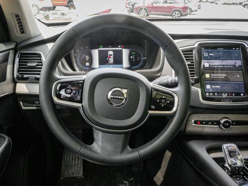 2024 Volvo XC90 Recharge Plug-In Hybrid Ultimate Bright Theme