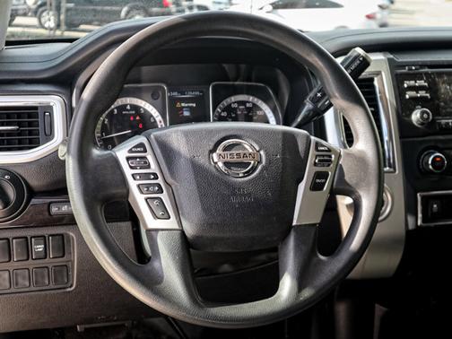 2017 Nissan Titan SV