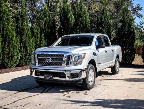 2017 Nissan Titan SV