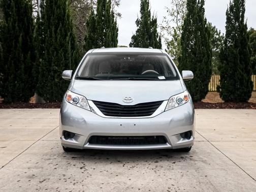2014 Toyota Sienna LE
