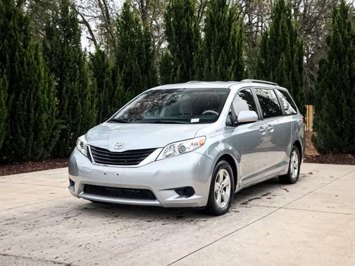 2014 Toyota Sienna LE