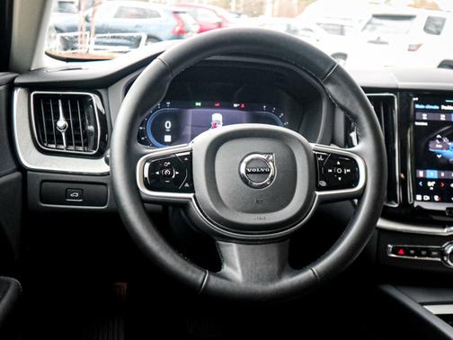 2025 Volvo XC60 Plus