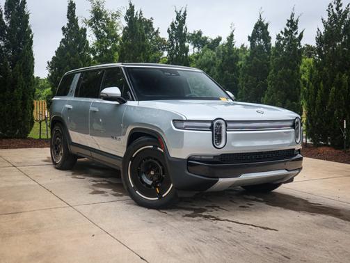 2025 Rivian R1S Adventure