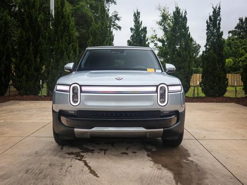 2025 Rivian R1S Adventure