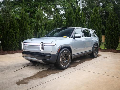 2025 Rivian R1S Adventure