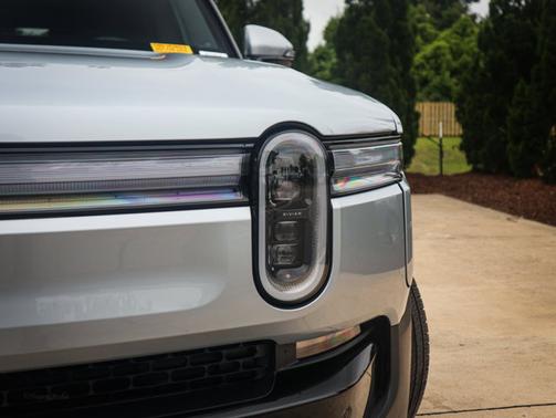 2025 Rivian R1S Adventure