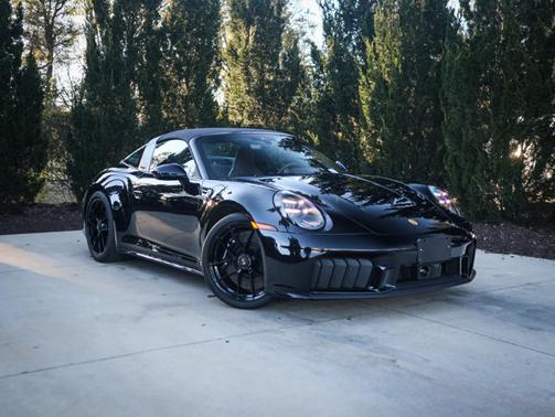 2025 Porsche 911 4 GTS