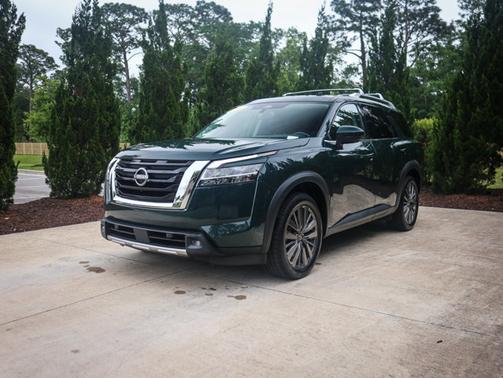 2022 Nissan Pathfinder SL