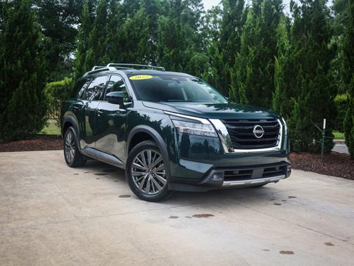 2022 Nissan Pathfinder SL