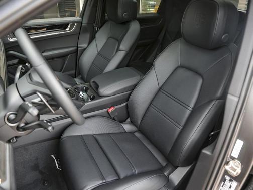 2025 Porsche Cayenne AWD