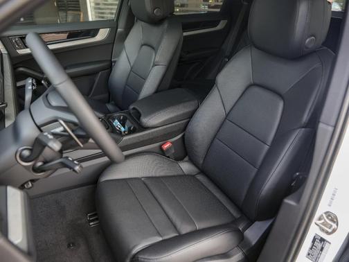 2025 Porsche Cayenne Base