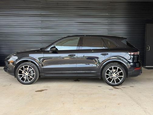 Jet Black Metallic 2020 Porsche Cayenne S