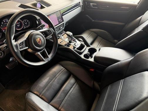 Jet Black Metallic 2020 Porsche Cayenne S