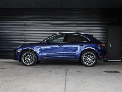 Gentian Blue Metallic 2025 Porsche Macan T
