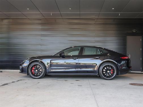 2020 Porsche Panamera GTS
