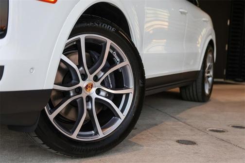2025 Porsche Cayenne AWD