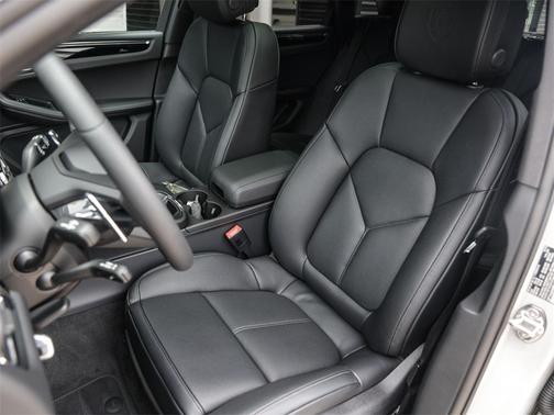 2025 Porsche Macan T