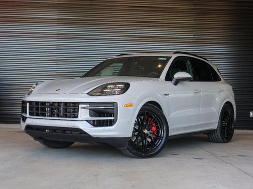 2025 Porsche Cayenne S