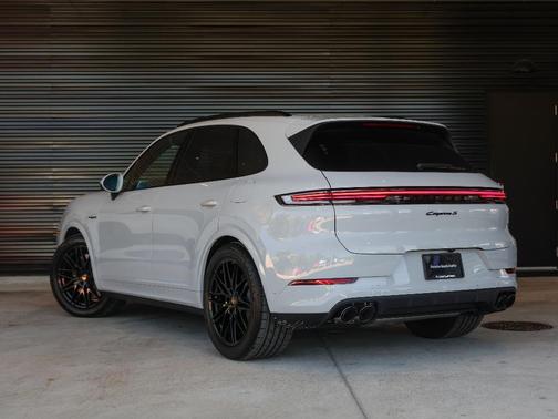 2025 Porsche Cayenne S