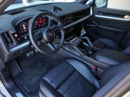 2025 Porsche Cayenne S