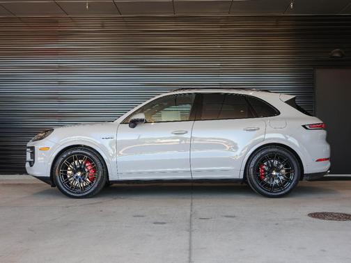 2025 Porsche Cayenne S