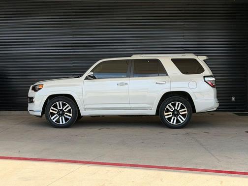 Blizzard Pearl 2020 Toyota 4Runner Limited