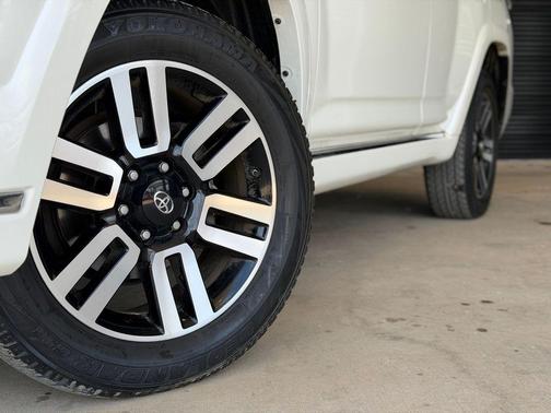 Blizzard Pearl 2020 Toyota 4Runner Limited