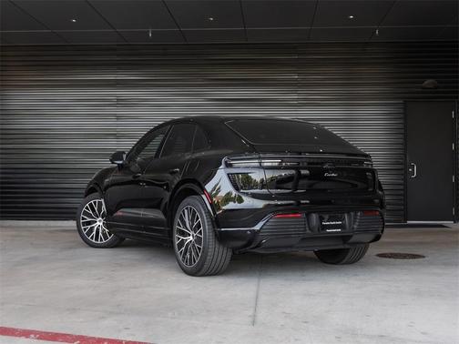 2025 Porsche Macan Electric Turbo