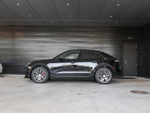 2025 Porsche Macan Electric Turbo