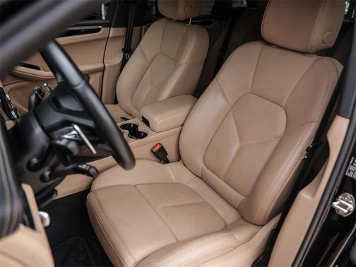 2022 Porsche Macan S