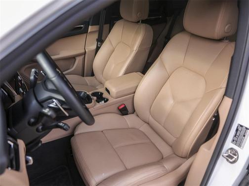 2025 Porsche Macan T