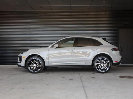 2022 Porsche Macan Base