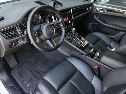 2022 Porsche Macan Base