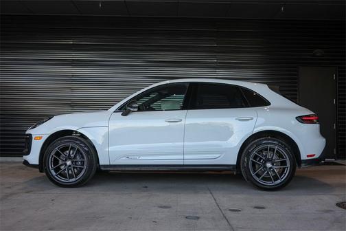 2025 Porsche Macan T