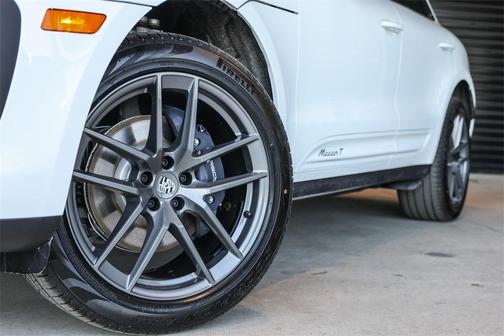 2025 Porsche Macan T