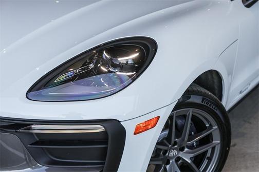 2025 Porsche Macan T