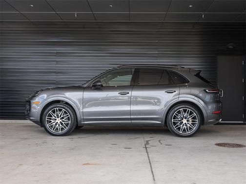2025 Porsche Cayenne Base