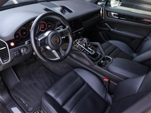 2022 Porsche Cayenne Base (Tiptronic)