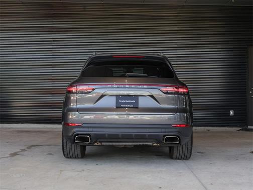 2022 Porsche Cayenne Base (Tiptronic)