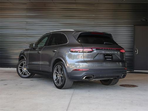 2022 Porsche Cayenne Base (Tiptronic)