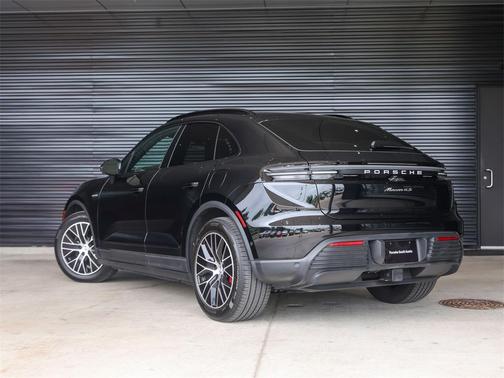 2025 Porsche Macan Electric 4S