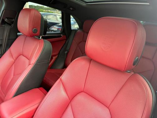 Chalk 2023 Porsche Macan